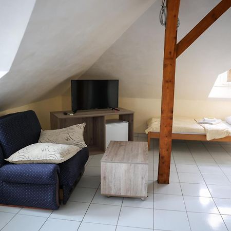 Hotel Marex Centar à Jabuka Extérieur photo