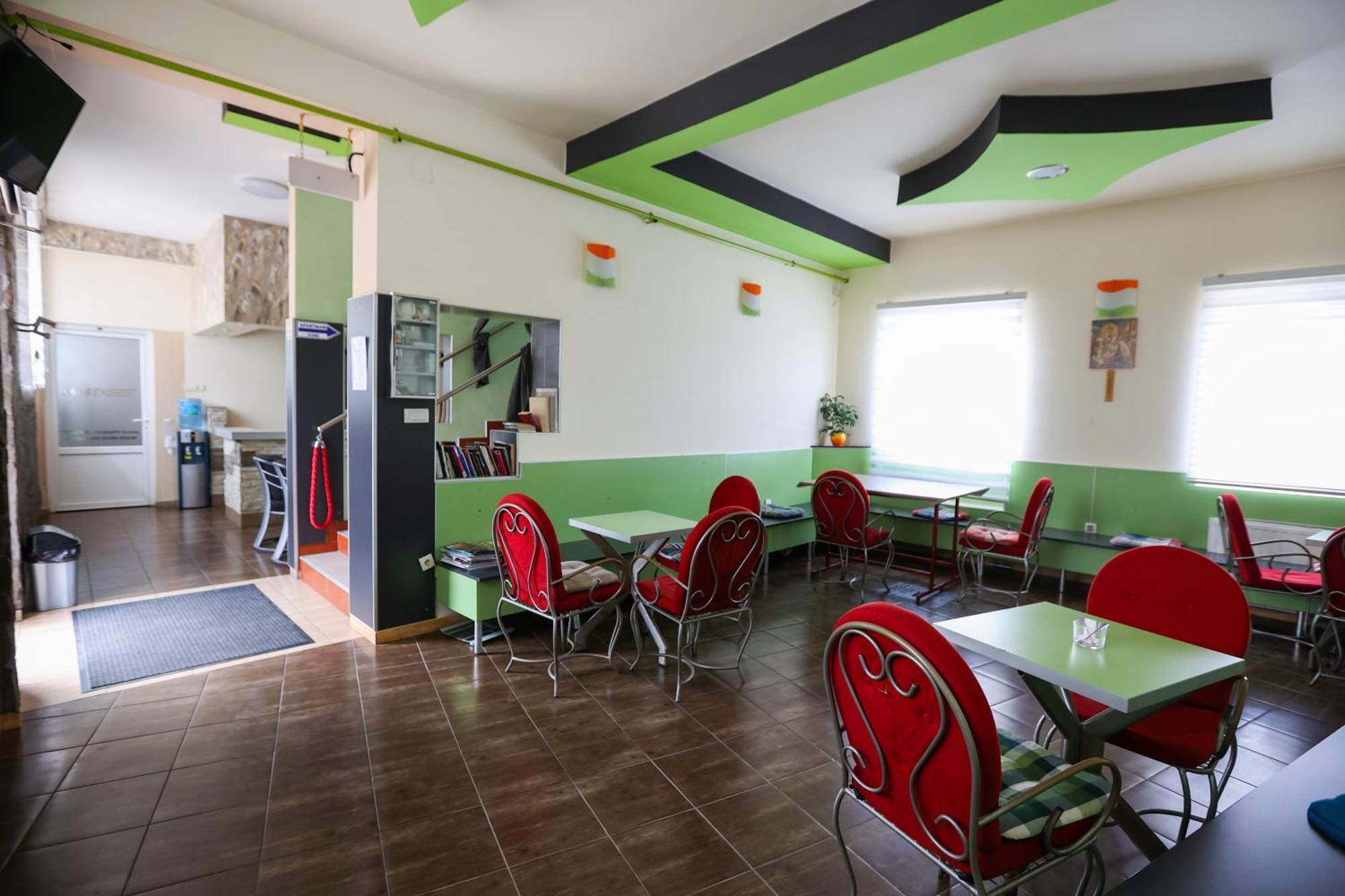 Hotel Marex Centar à Jabuka Extérieur photo