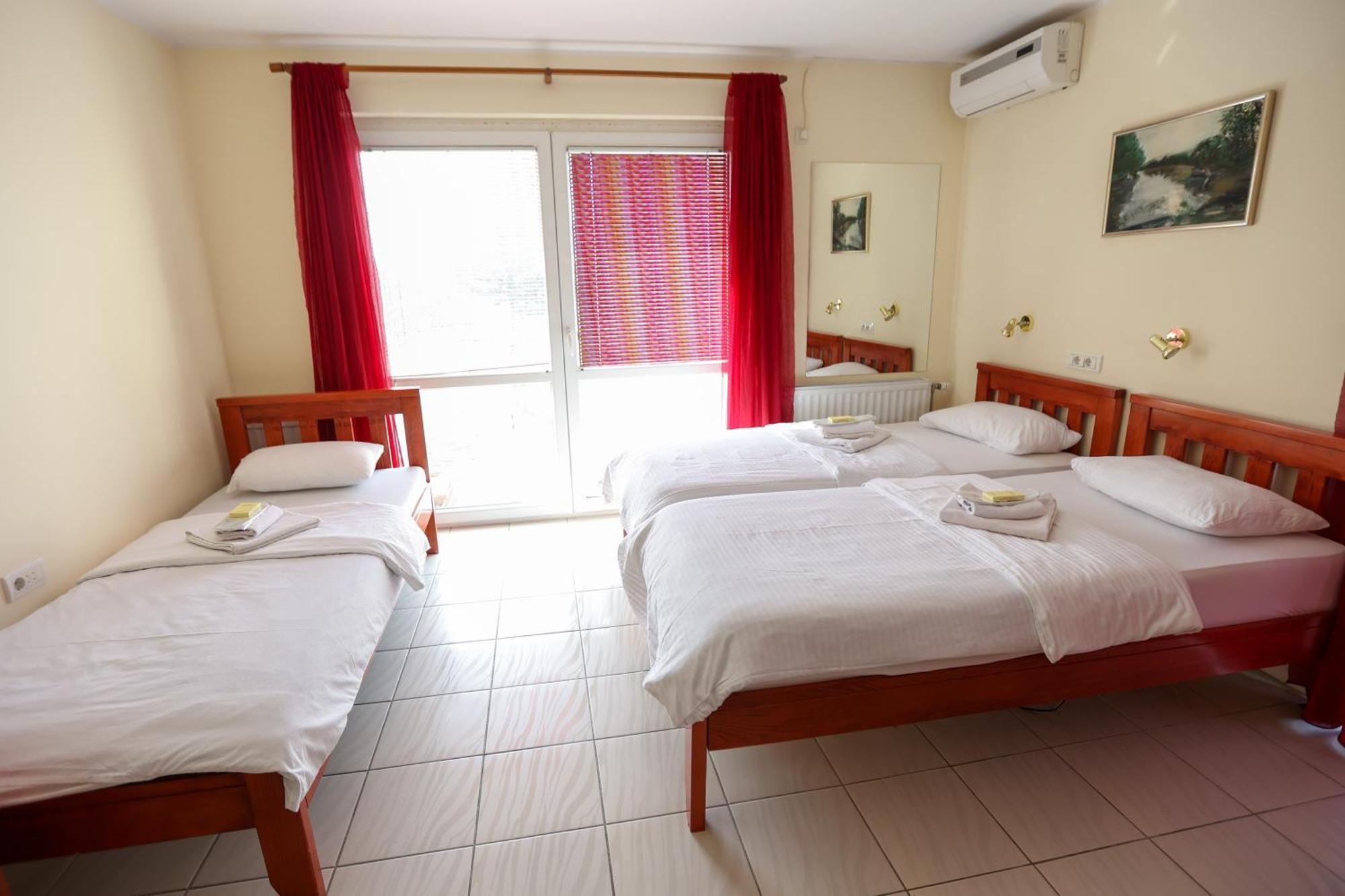 Hotel Marex Centar à Jabuka Extérieur photo