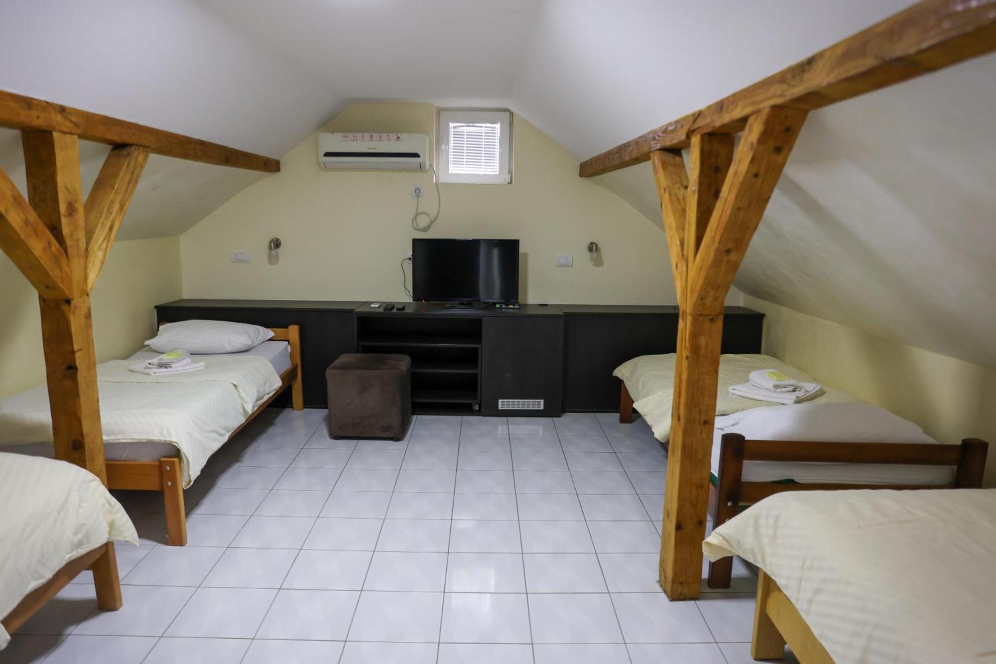 Hotel Marex Centar à Jabuka Extérieur photo
