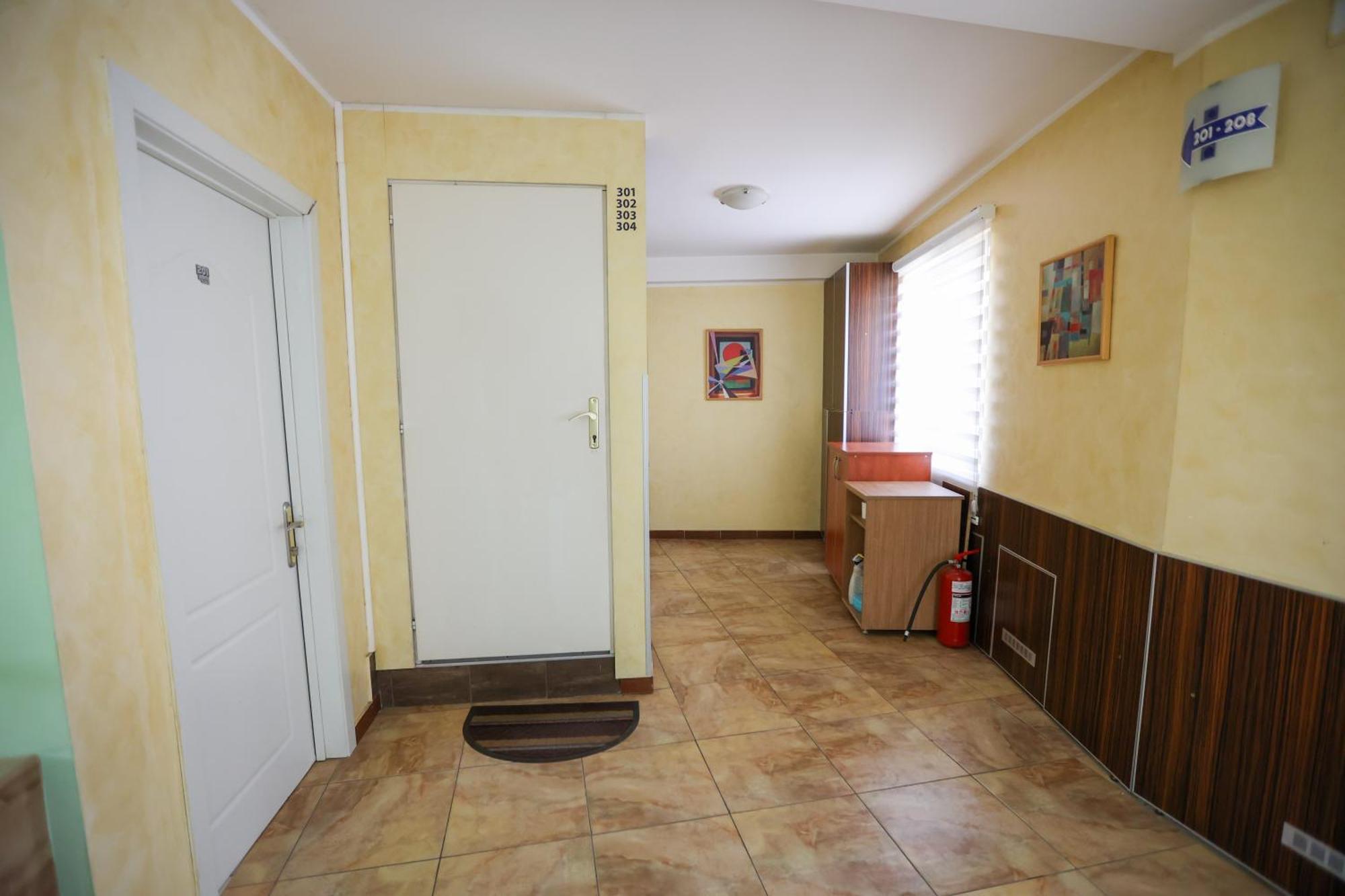 Hotel Marex Centar à Jabuka Extérieur photo