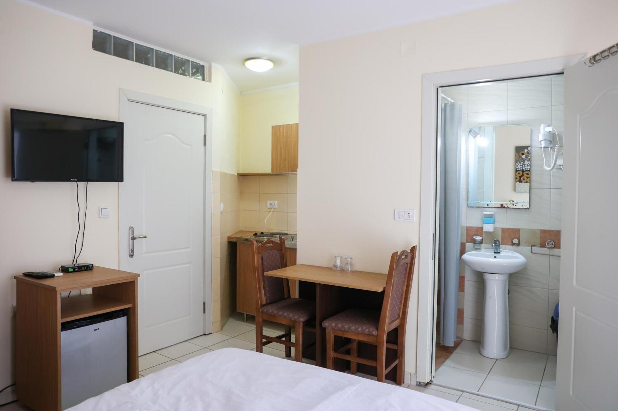 Hotel Marex Centar à Jabuka Extérieur photo