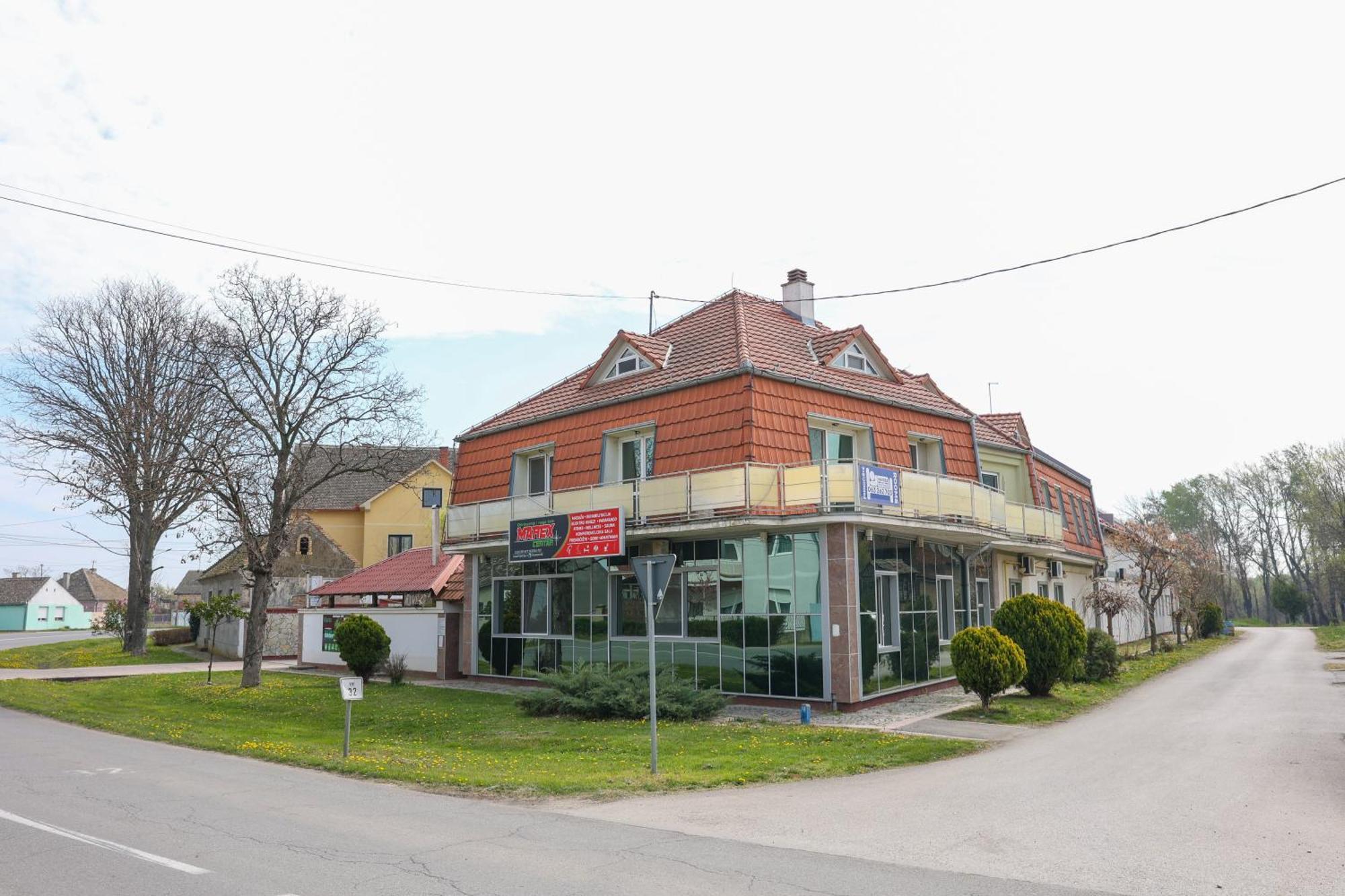 Hotel Marex Centar à Jabuka Extérieur photo