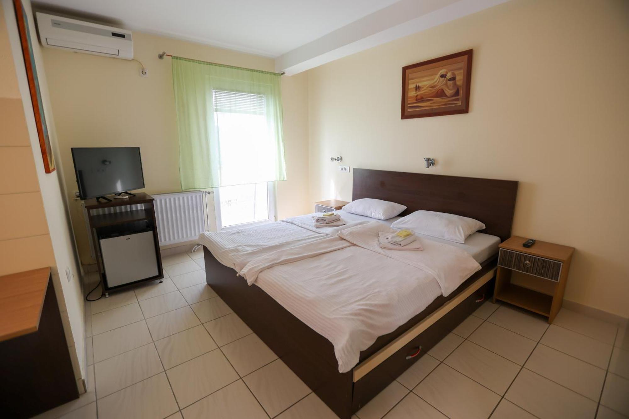 Hotel Marex Centar à Jabuka Extérieur photo