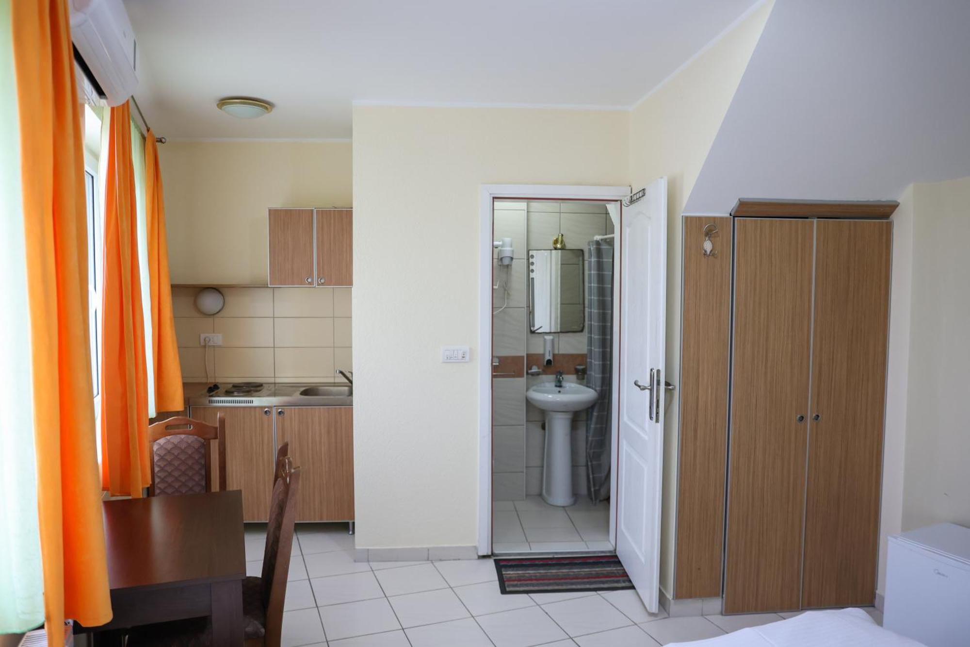 Hotel Marex Centar à Jabuka Extérieur photo