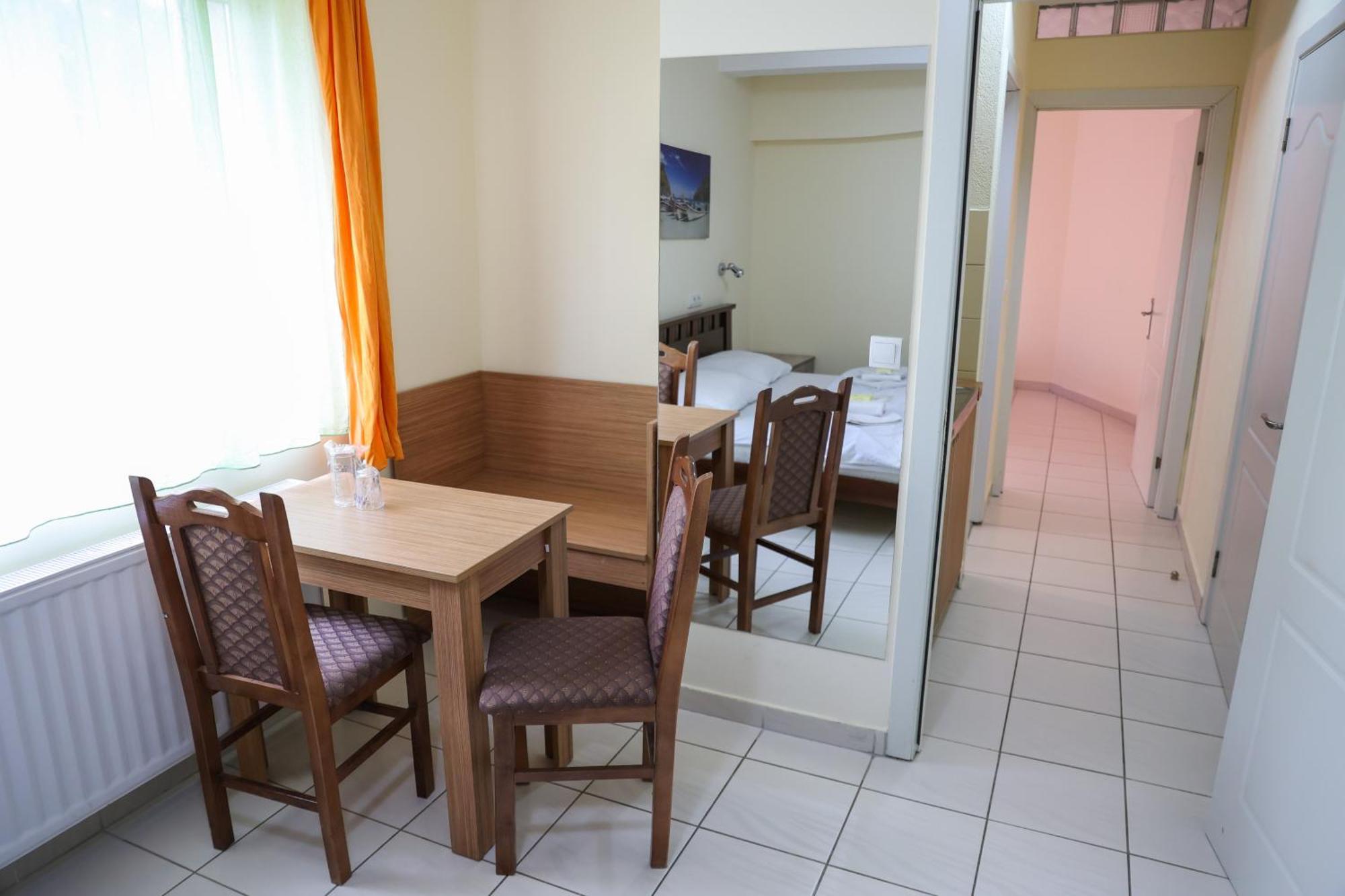 Hotel Marex Centar à Jabuka Extérieur photo